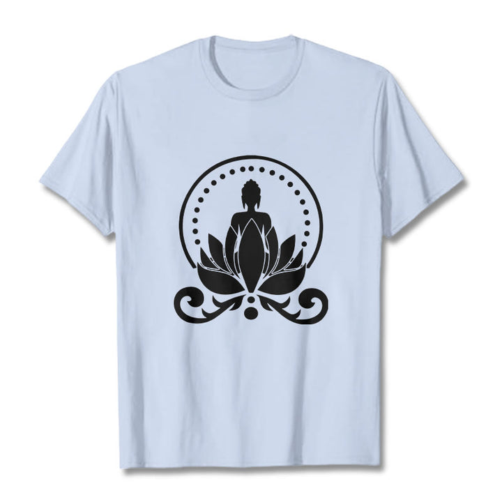 Buddha Stones瞑想 蓮の花に座る仏陀のTシャツ - ライトシアン - 2XL - image 18