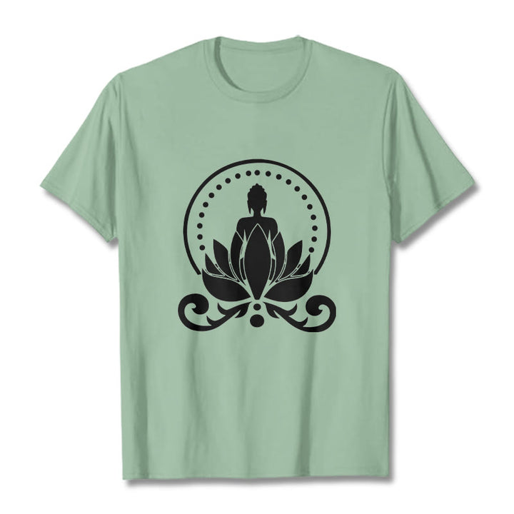 Buddha Stones瞑想 蓮の花に座る仏陀のTシャツ - ペールグリーン - 2XL - image 15