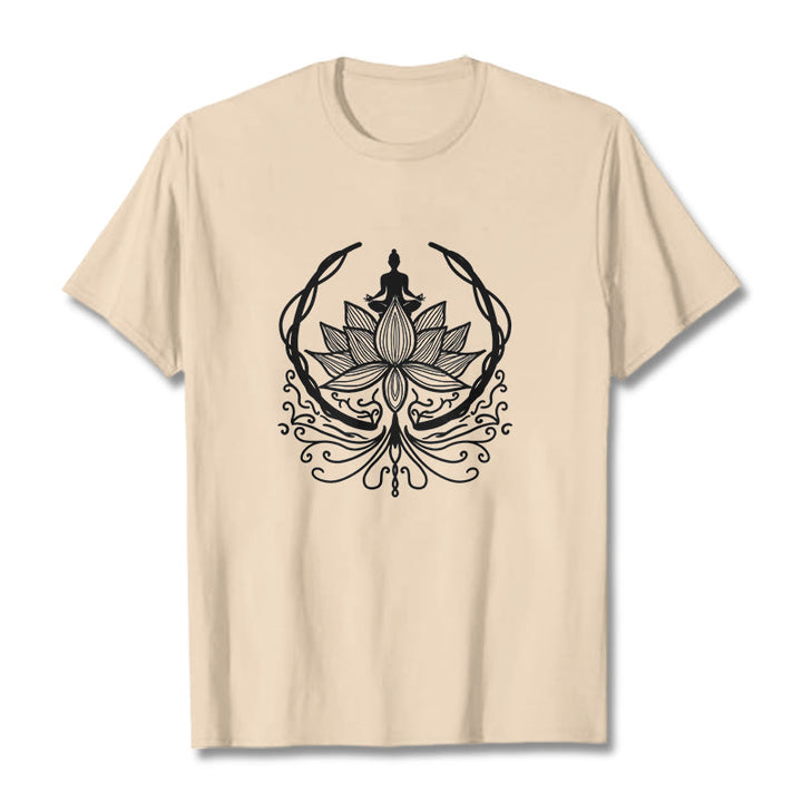 Buddha Stones瞑想 蓮の花の中に座る仏陀のTシャツ - ビスク - 2XL - image 11