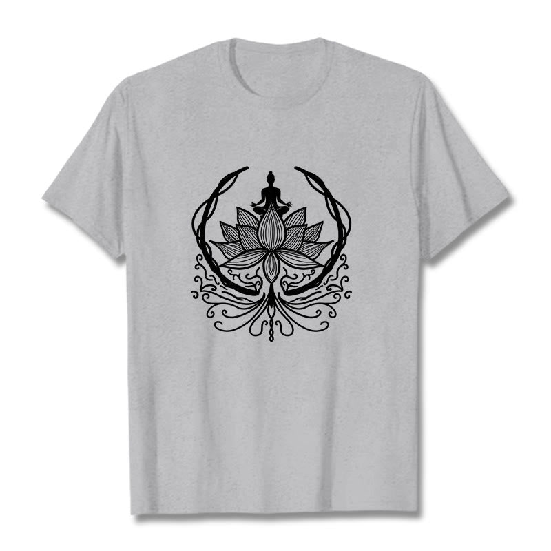 Buddha Stones瞑想 蓮の花の中に座る仏陀のTシャツ - ライトグレー - 2XL - image 19