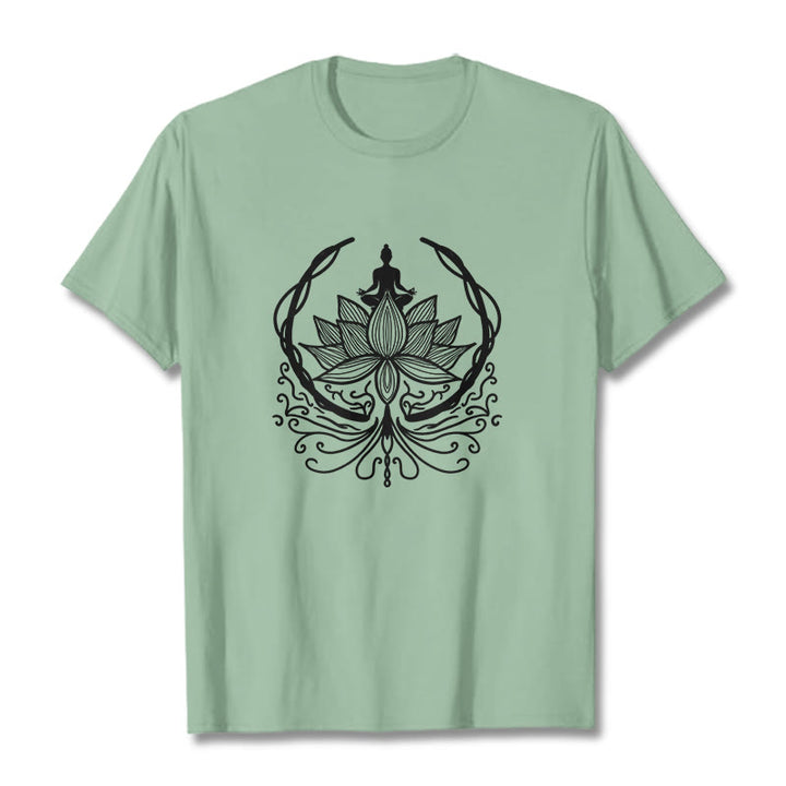 Buddha Stones瞑想 蓮の花の中に座る仏陀のTシャツ - ペールグリーン - 2XL - image 15