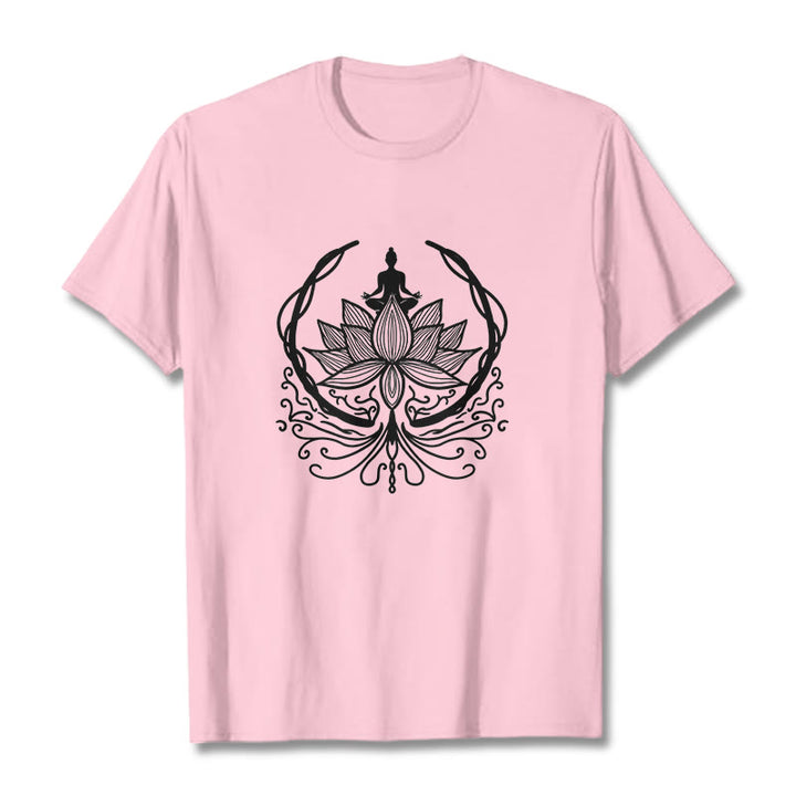 Buddha Stones瞑想 蓮の花の中に座る仏陀のTシャツ - ライトピンク - 2XL - image 12