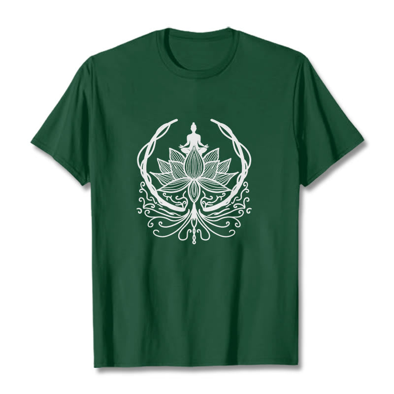 Buddha Stones瞑想 蓮の花の中に座る仏陀のTシャツ - フォレストグリーン - 2XL - image 4