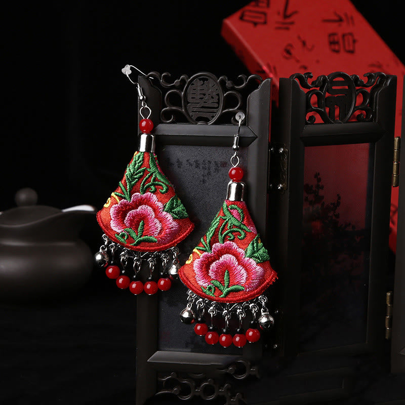 Buddha Stonesハンドメイドのイ族刺繍フラワーハーモニーイヤリング - 赤と赤の花（合金支柱） - image 4