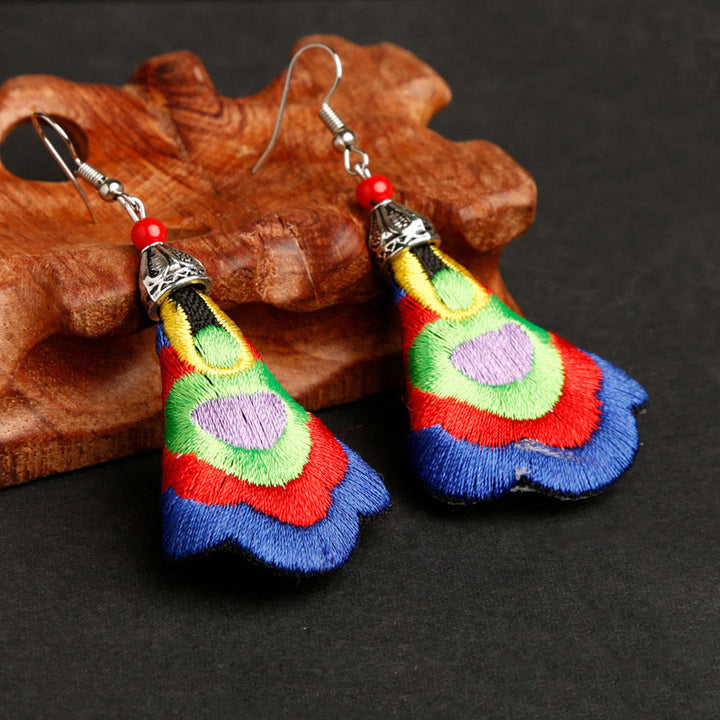 Buddha Stonesの手作りカラフルなイ族の刺繍のハーモニーイヤリング - 最外層カラー：ロイヤルブルー（合金支柱） - image 4