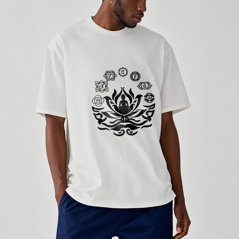 Buddha Stones、 OMシンボル、サンスクリット語のマントラ、仏陀の蓮の花のデザインTシャツ - image 2