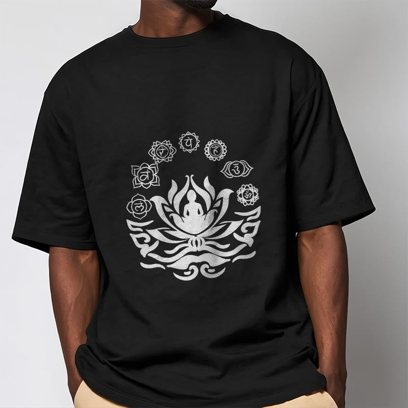 Buddha Stones、 OMシンボル、サンスクリット語のマントラ、仏陀の蓮の花のデザインTシャツ - image 8