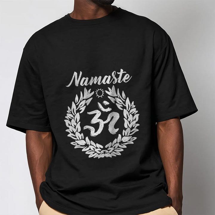 Buddha Stones、オーム、サンスクリット語、ナマステ、葉っぱの模様、瞑想コットンTシャツ - image 5