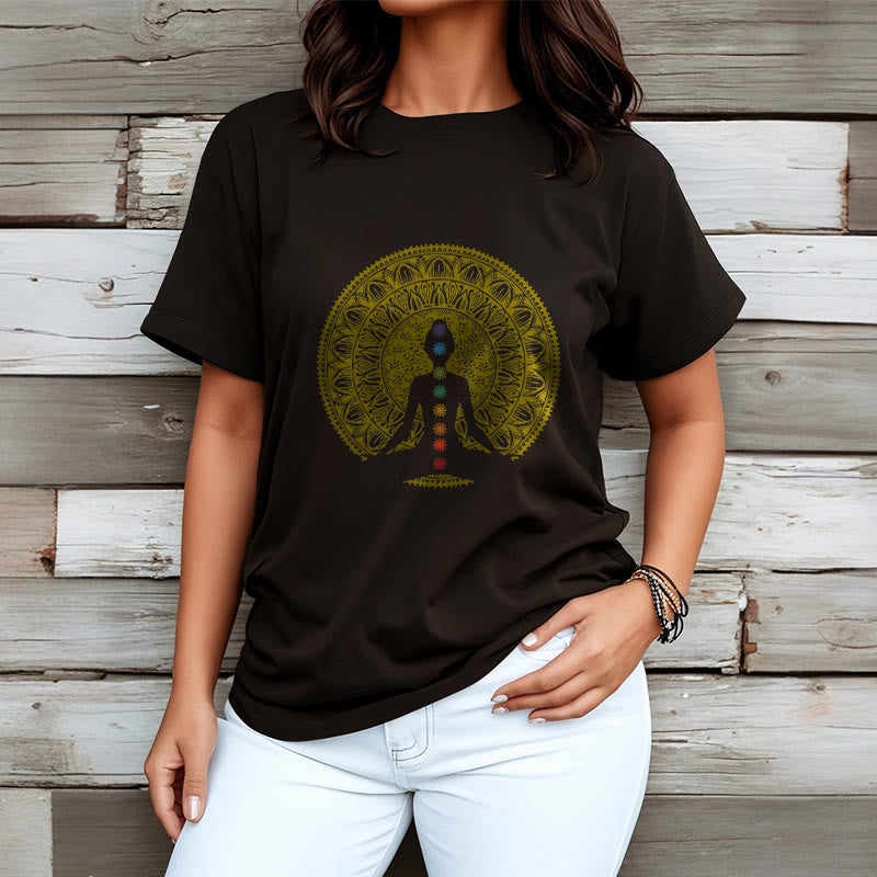Buddha Stonesカジュアル カラフル チャクラ シンボル 黄金 瞑想 フィギュア パターン コットン Tシャツ - image 4