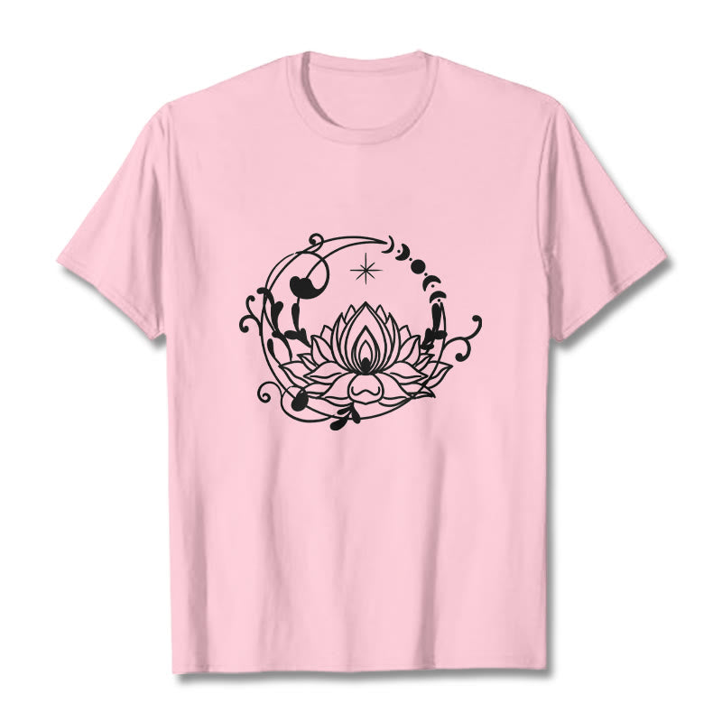 Buddha Stonesのシンプルなデザイン、蓮の花、月、流れる蔓模様のコットンTシャツ - ライトピンク - 2XL - image 13