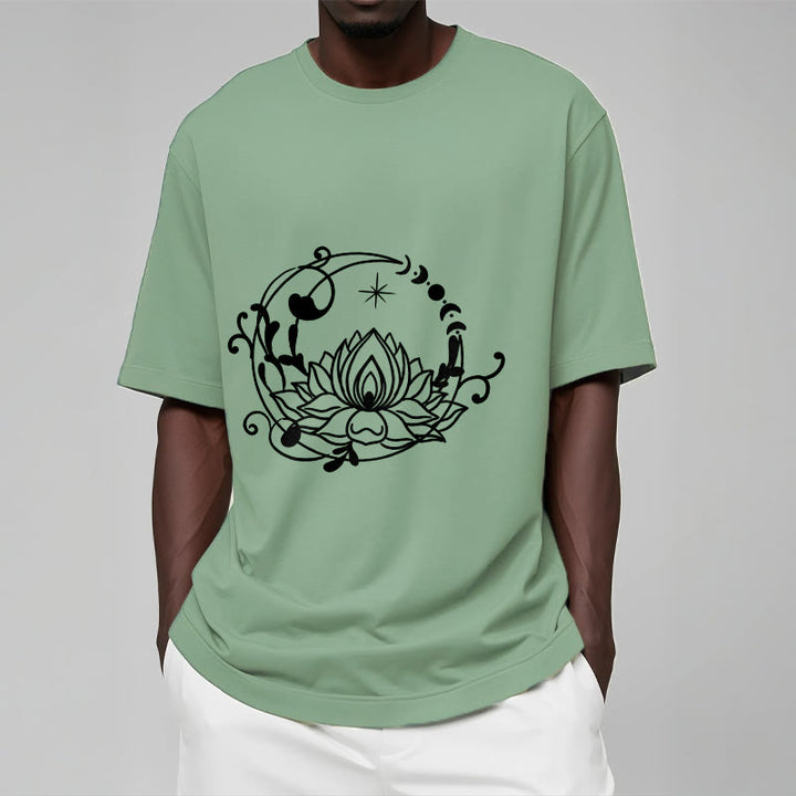 Buddha Stonesのシンプルなデザイン、蓮の花、月、流れる蔓模様のコットンTシャツ - image 16