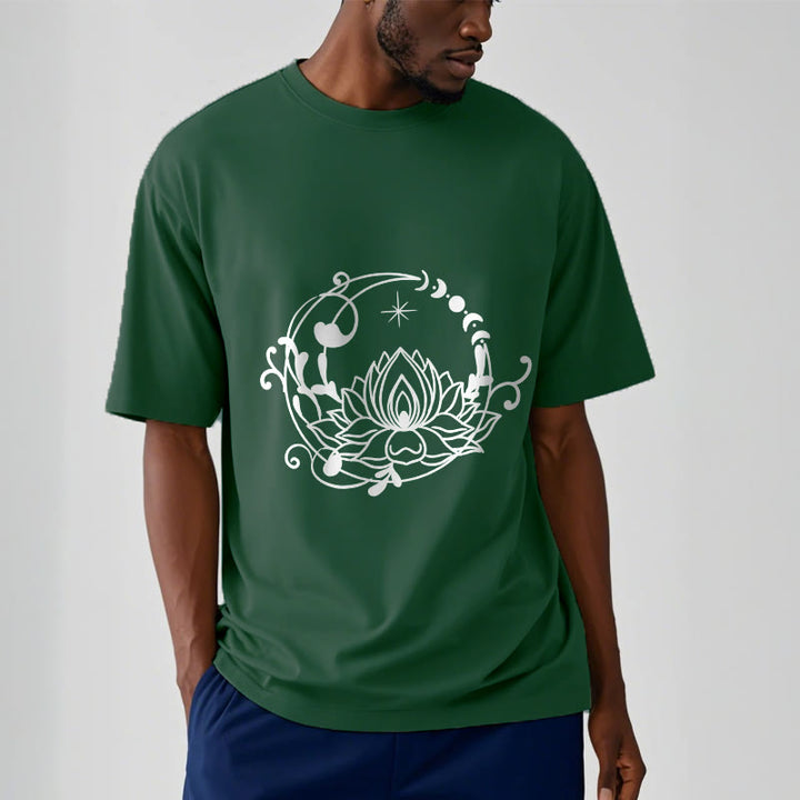 Buddha Stonesのシンプルなデザイン、蓮の花、月、流れる蔓模様のコットンTシャツ - image 12