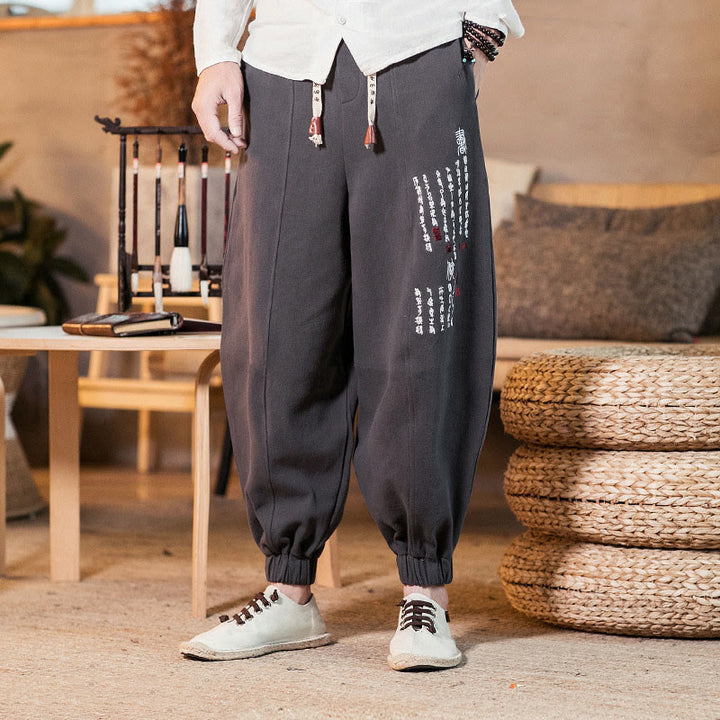 Buddha Stones刺繍入り漢字柄メンズコットンパンツ（ポケット付き） - スレートグレー - US/UK/AU46、 EU56 (5XL) - image 0