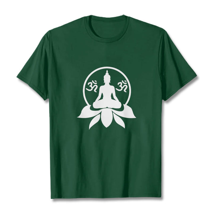 Buddha Stones、 OMシンボル、サンスクリット語のマントラ、蓮の花に座る仏陀のデザインTシャツ - フォレストグリーン - 2XL - image 0