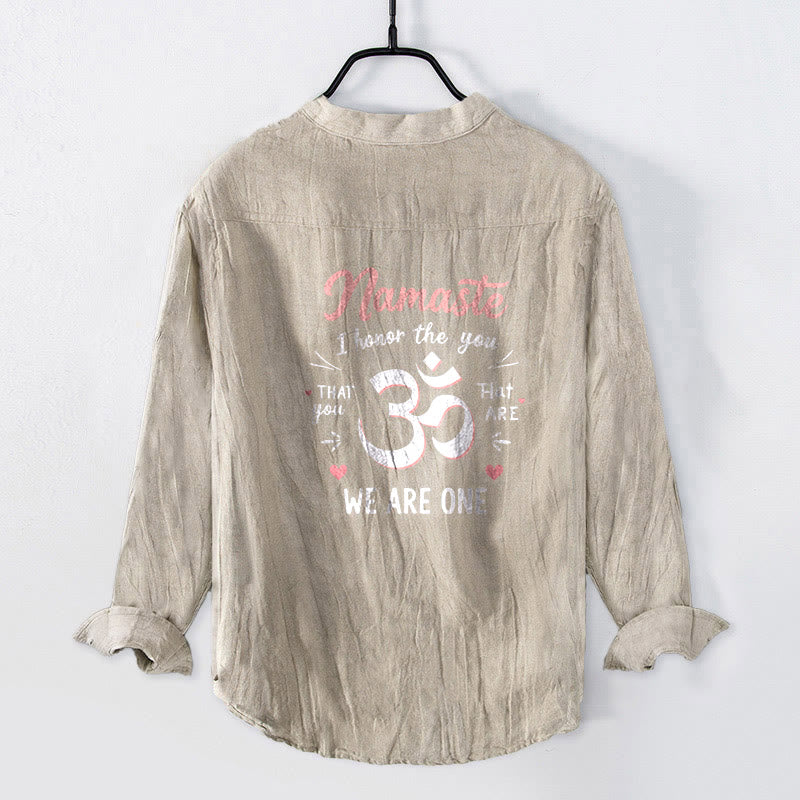 Buddha Stones「ナマステ、私はあなたを敬います」オム柄ハーフボタンメンズコットンリネン長袖シャツ - image 5