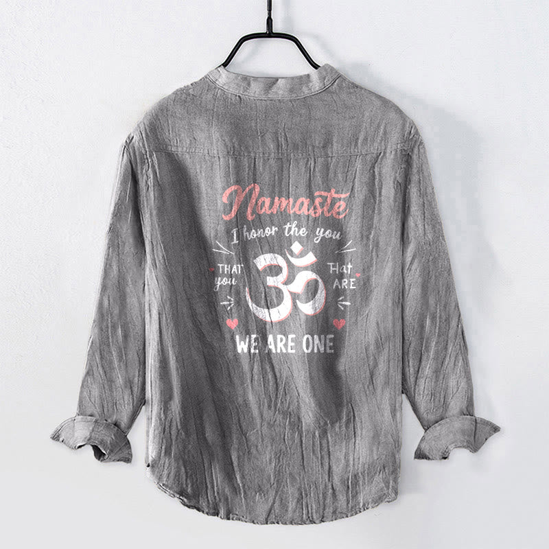 Buddha Stones「ナマステ、私はあなたを敬います」オム柄ハーフボタンメンズコットンリネン長袖シャツ - image 8