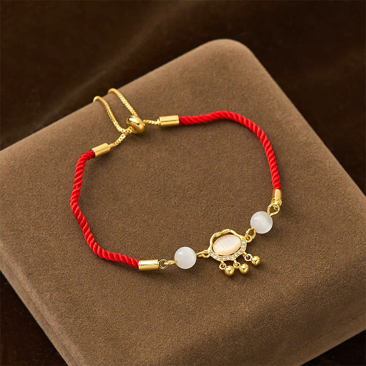 Buddha Stones中国ロックチャーム キャッツアイ赤紐銅メッキ ゴールド守護ブレスレット - image 1