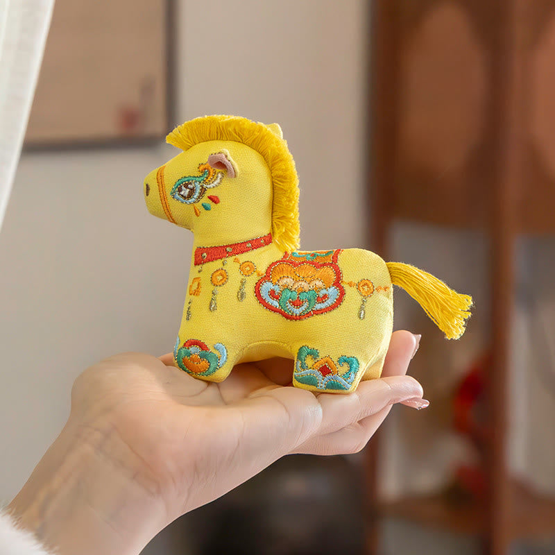 馬年用Buddha Stonesの赤紐の刺繍の吊り下げ装飾 - 黄色い馬（11.1×9.7cm） - image 10