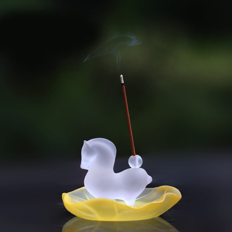 Buddha Stones馬年 蓮の実 蓮の葉 瑠璃 クリスタルアート作品 自宅 オフィス エネルギー装飾 - 香穴と黄色の蓮の葉のパッドが付いた馬 - image 3