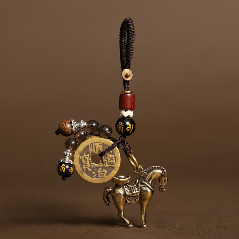 Buddha Stones 午年銅真鍮五帝コインオーム・マニ・パドメ・フム守護キーホルダー - インゴットオーム・マニ・パドメ・フムホース(サイズ: 36*31 mm) - image 0