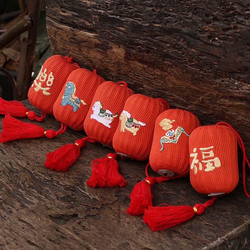 Buddha Stones 午年赤紐福文字 幸運 刺繍 吊り下げ飾り - image 12