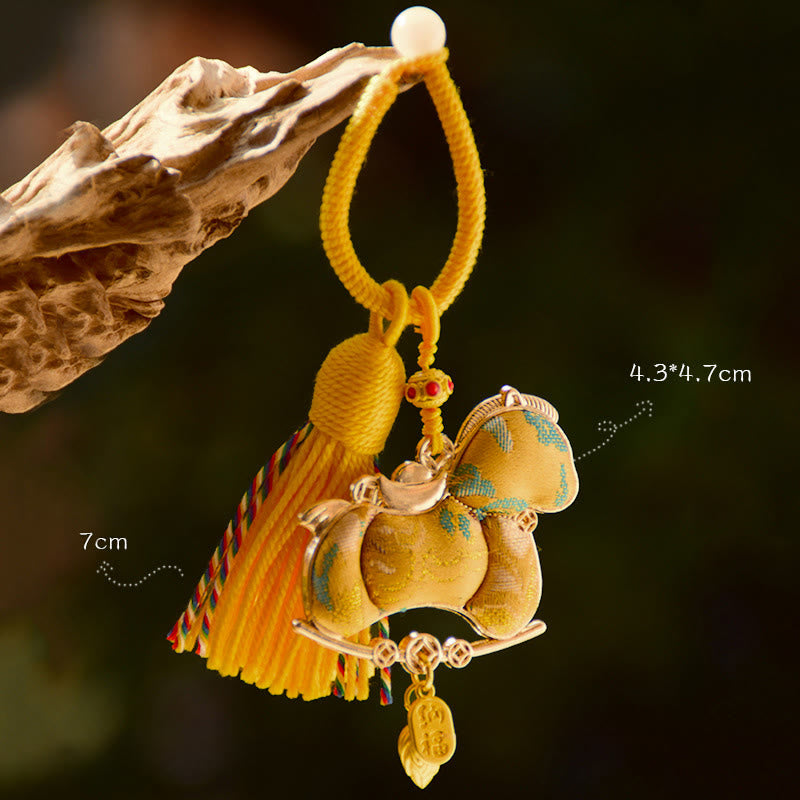 Buddha Stones午年刺繍 自由キーホルダー - 黄色い馬（サイズ：43×47mm） - image 2