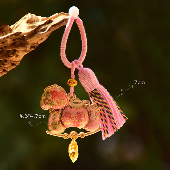 Buddha Stones 午年刺繍の赤紐キーホルダー - ピンクの馬（サイズ：43×47mm） - image 3