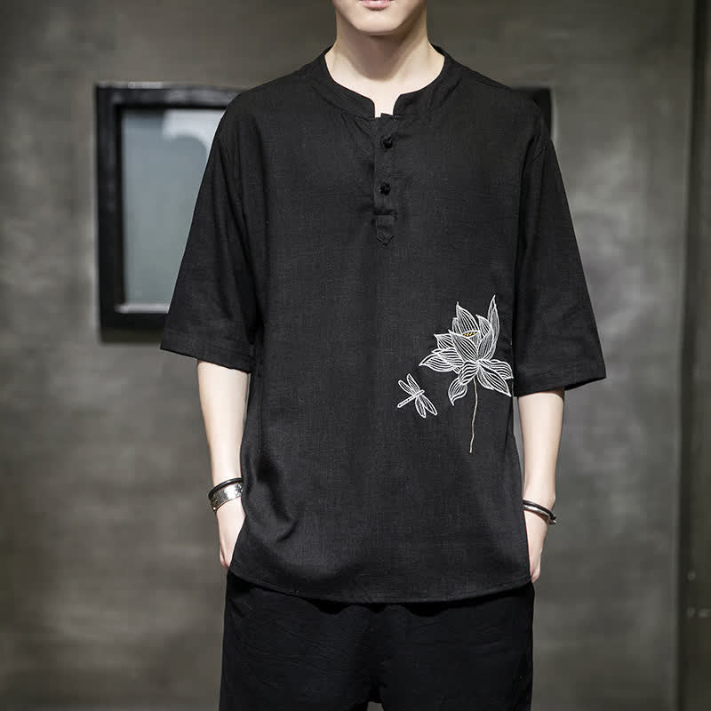 Buddha Stones 夏用刺繍蓮とトンボ柄中国風カエルボタンメンズ半袖Tシャツ - 黒 - US/UK/AU46、 EU56 (5XL) - image 0