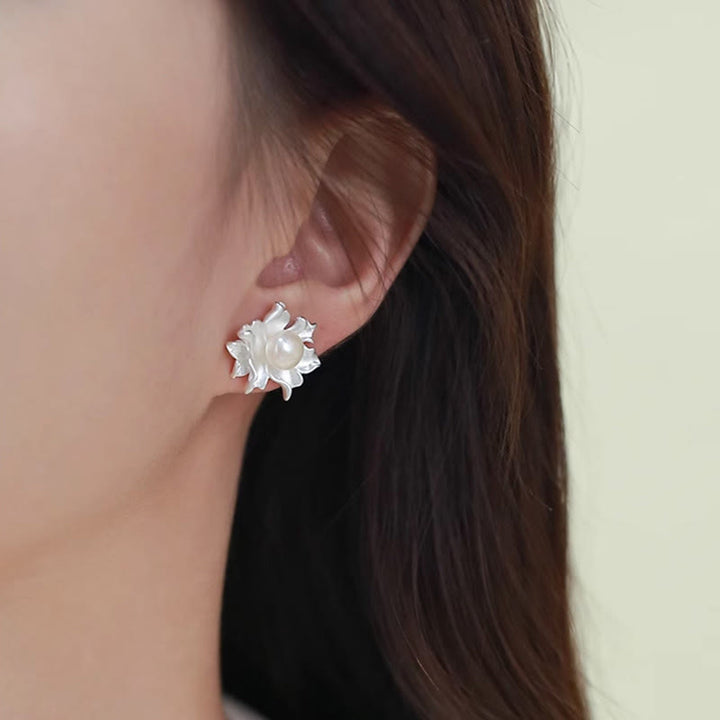 Buddha Stones 天然真珠と銅の花をモチーフにしたヒーリングスタッドピアス - image 6