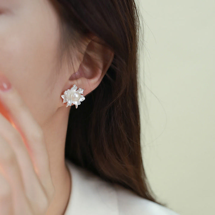 Buddha Stones 天然真珠と銅の花をモチーフにしたヒーリングスタッドピアス - image 7