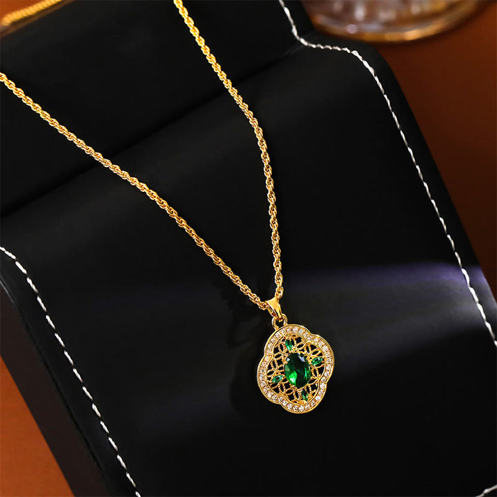 Buddha Stones 四つ葉のクローバーの透かし彫りデザイン、銅メッキゴールドチェーン、幸運のネックレスペンダント - image 1