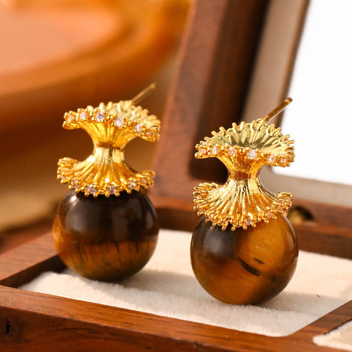 Buddha Stones タイガーアイの丸ビーズ、魚の尾のような不規則なデザインの保護ピアス - スパイラル（925スターリングシルバー製ポスト） - image 3