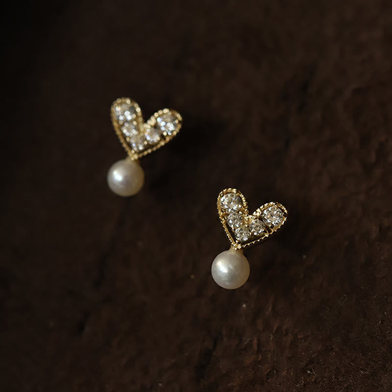 Buddha Stones 925スターリングシルバーにゴールドのハートデザインを施した、誠実さを象徴するイヤリング - パール（925スターリングシルバーメッキ、ゴールドポスト） - image 0