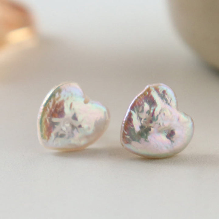 Buddha Stones レトロなパールハート型デザインの知恵のスタッドピアス - image 3