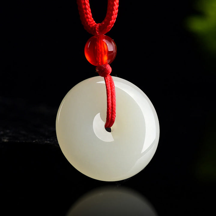 Buddha Stones 翡翠の平和のお守りチャーム、豊穣の赤いロープネックレスペンダント - image 1