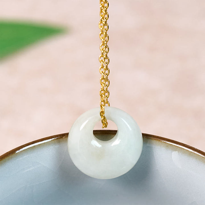 Buddha Stones 丸型バックル付き翡翠の幸運ネックレスペンダント - 天然翡翠（色やサイズは個体差があります） - ゴールデン - image 0