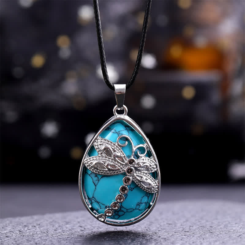 Buddha Stones 天然グリーンアベンチュリンのトンボのティアドロップ型インレイクリスタルバランスネックレス - 天然ターコイズ（色合いは個体差があります） - image 19