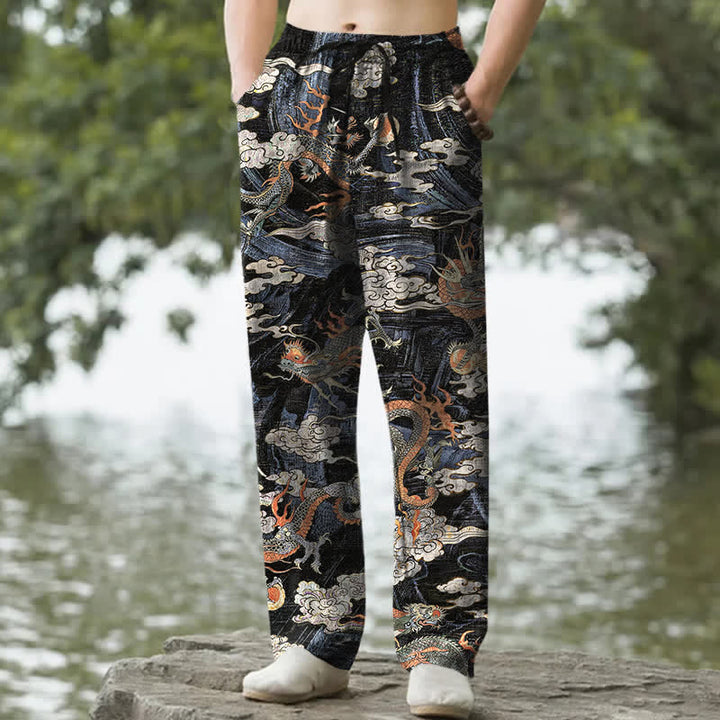 Buddha Stones コットン素材の龍雲柄メンズテーパードパンツ（ポケット付き） - 黒 - US/UK/AU50、EU60（5XL） - image 0