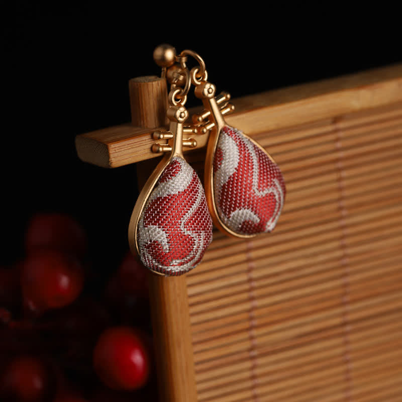 Buddha Stones 宋錦の白模様琵琶型デザイン ハーモニーティアドロップイヤリング - 宋錦（豊かさ♥調和） - image 0