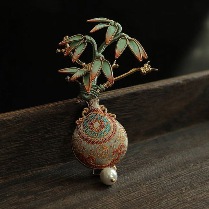 Buddha Stones 宋錦竹葉花瓶デザインバランスブローチ - image 3