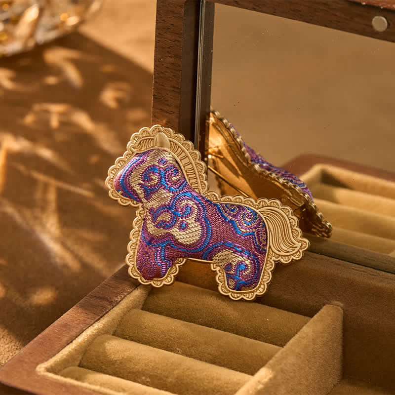 Buddha Stones 宋錦織の手織り紫馬豊かさブローチ - 宋錦（豊かさ♥調和） - image 0