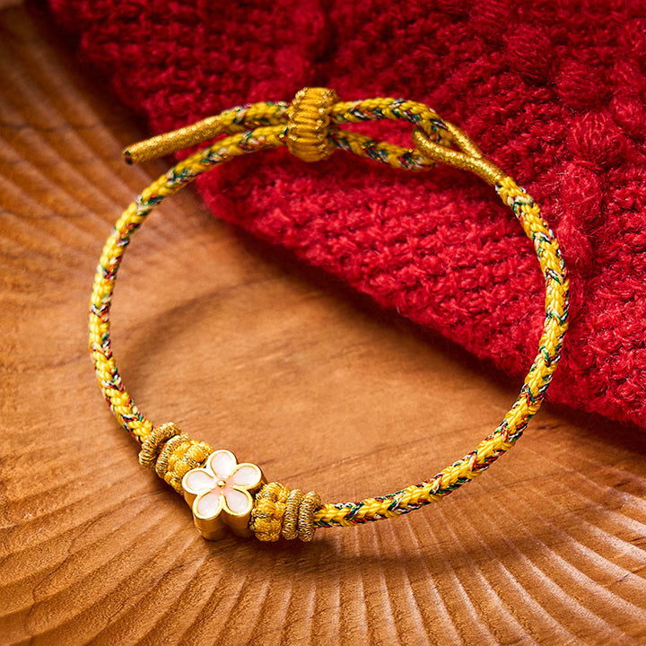 Buddha Stones 黄色の編み込みロープの花の根源を象徴するブレスレット - 黄色 - 白い花のアクセサリー付き - image 0