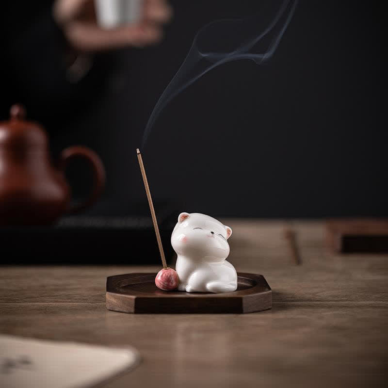 Buddha Stones ポンポン付きミニマルホワイトセラミック猫型お香立て（お香は付属しません） - image 0