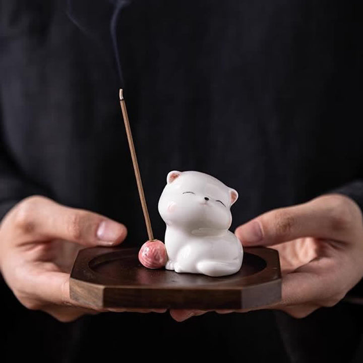 Buddha Stones ポンポン付きミニマルホワイトセラミック猫型お香立て（お香は付属しません） - image 4