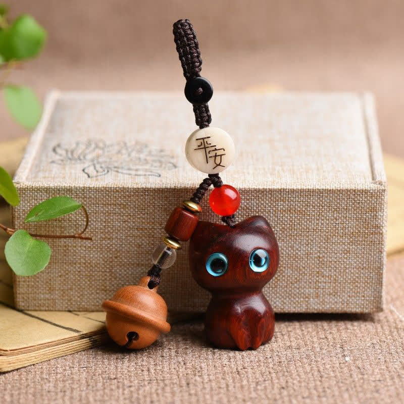 Buddha Stones 黒檀と赤檀の手彫り猫鈴付きお守りキーホルダー - 紅檀（良縁祈願♥縁起） - image 2