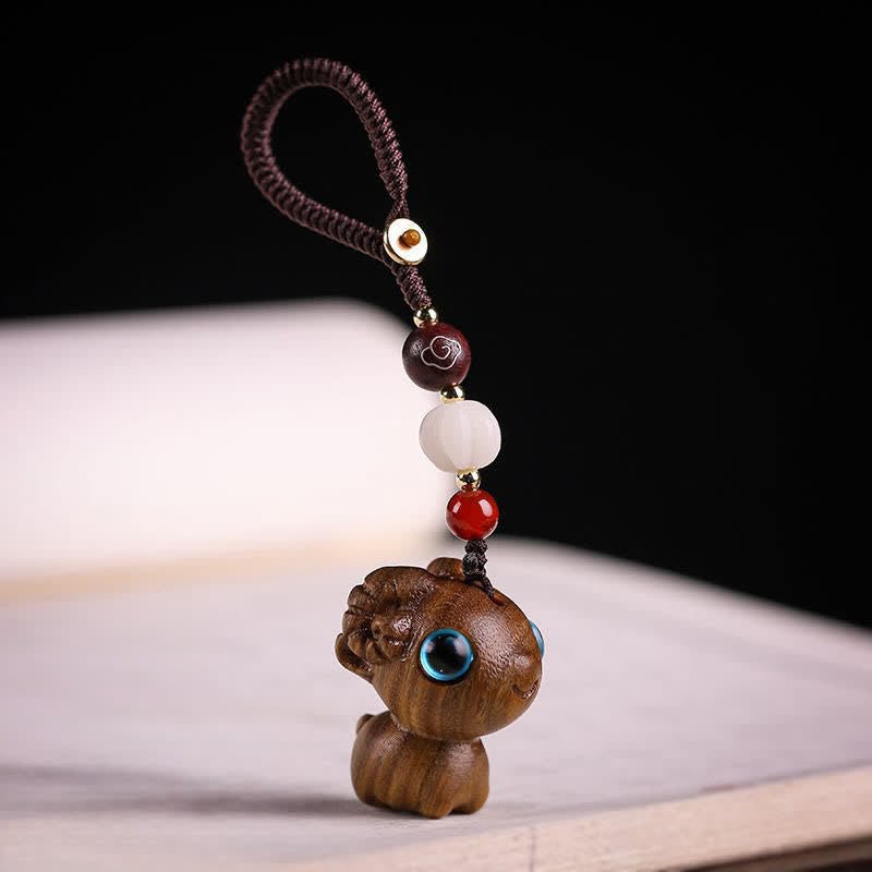 Buddha Stones 緑白檀製、羊の幸運をモチーフにした手彫りキーホルダー - image 1