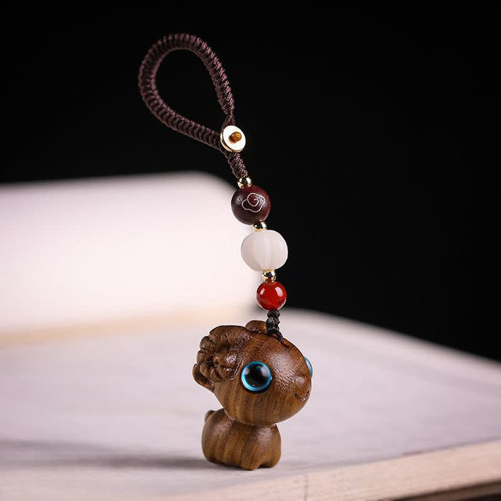 Buddha Stones 緑白檀製、羊の幸運をモチーフにした手彫りキーホルダー - image 1