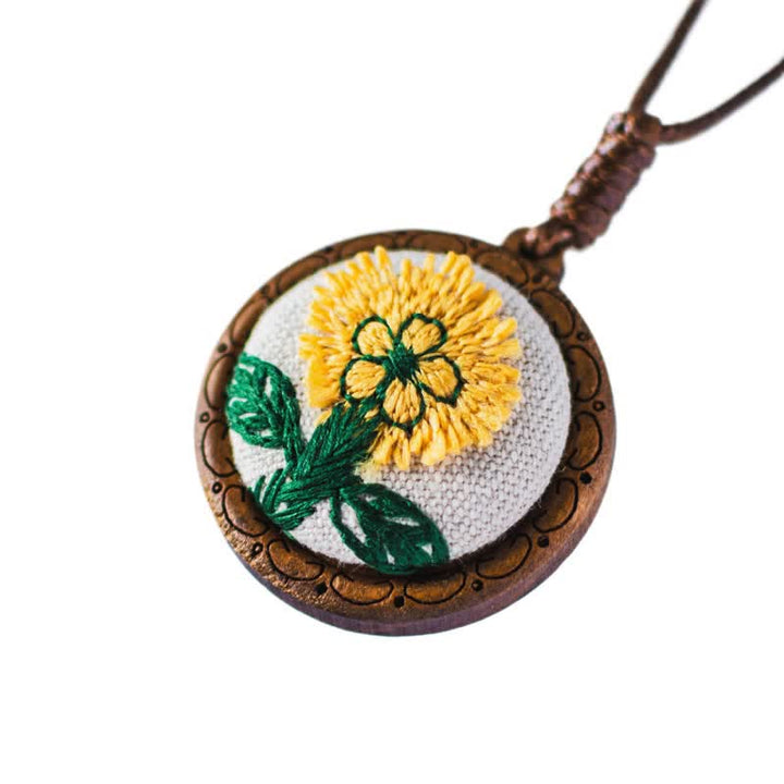 Buddha Stones 木製手彫り刺繍花蝶グラウンディングラウンドネックレス - image 2