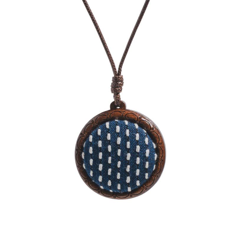 Buddha Stones 木製手彫り刺繍花蝶グラウンディングラウンドネックレス - 刺し子 - image 4