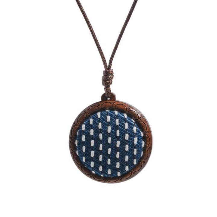 Buddha Stones 木製手彫り刺繍花蝶グラウンディングラウンドネックレス - 刺し子 - image 4
